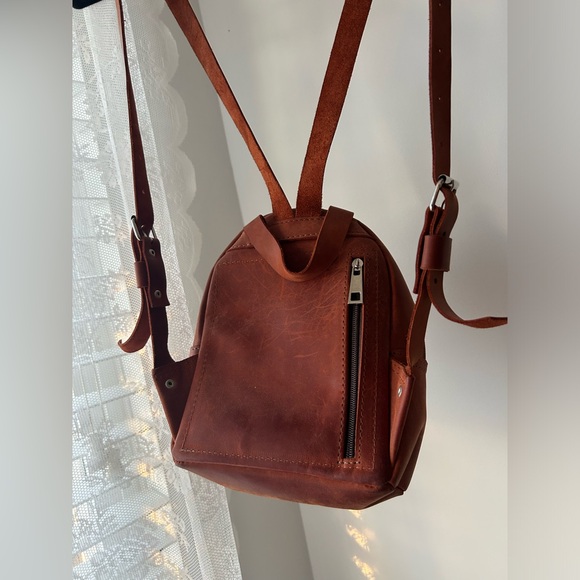 Brown leather backpack - Picture 2 of 8